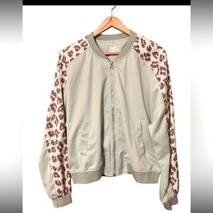 Rare Hem & Thread mint wind breaker with animal print L